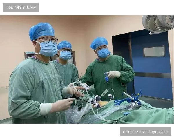 顶级外科医生的手感：他是如何在镜下精细操作避开微小血管组织的